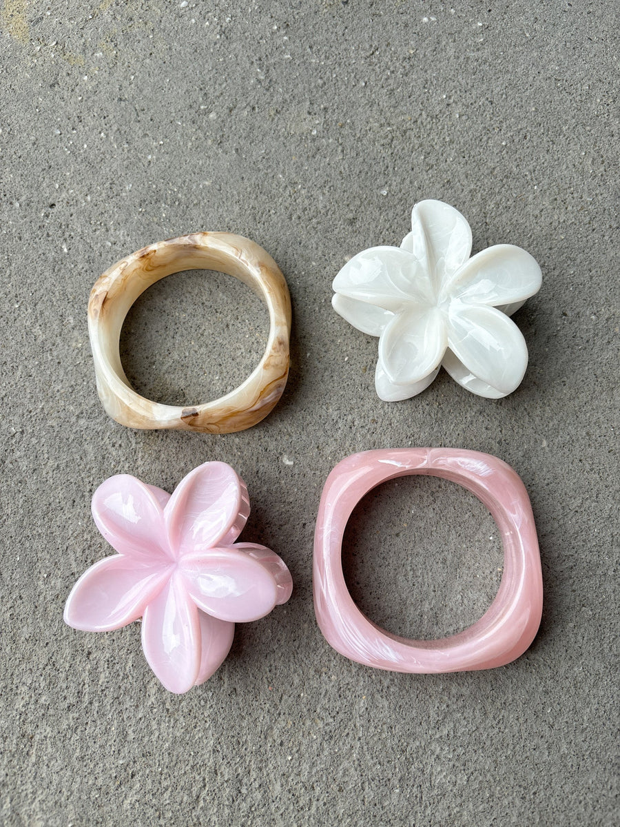 Angels Whisper - Hibiscus Resin Flower Claw Clip - Pink