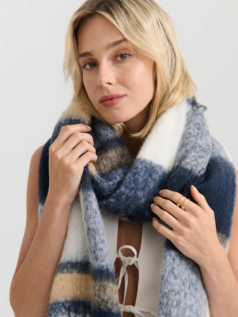 Angels Whisper - Pierre Checkered Fluffy Scarf