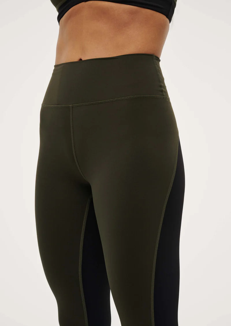 P.E Nation - TEMPO LEGGING IN FOREST NIGHT