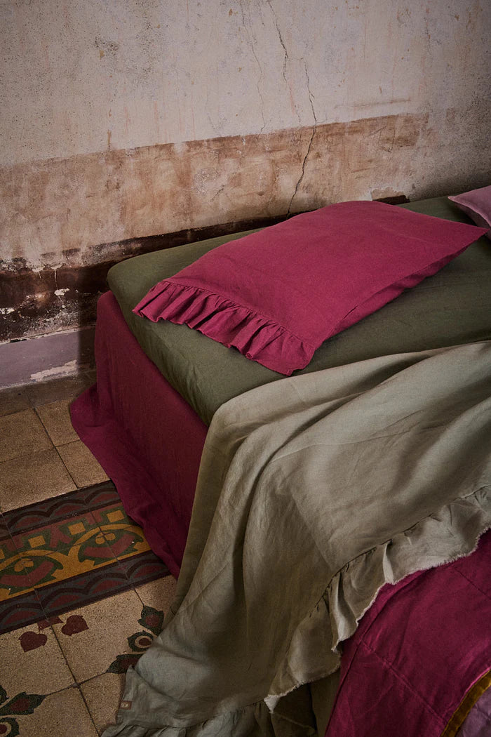 Society Of Wanderers - Artichoke Fitted Sheet - Queen