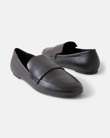 Walnut - Dutch Leather Loafer - Black Pebble